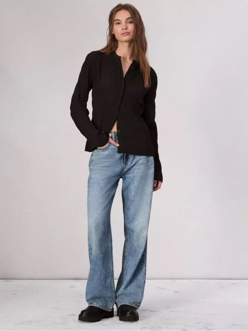 Rag & Bone Jeans Logan Featherweight Mid-Rise Wide-Leg in Mira Light Wash